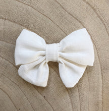 Load image into Gallery viewer, Mini Linen Bow Clip ~2 Colours