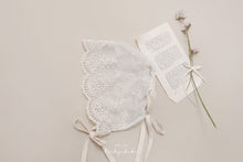 Load image into Gallery viewer, HI BYEBEBE~Cream Lace Baby Bonnet
